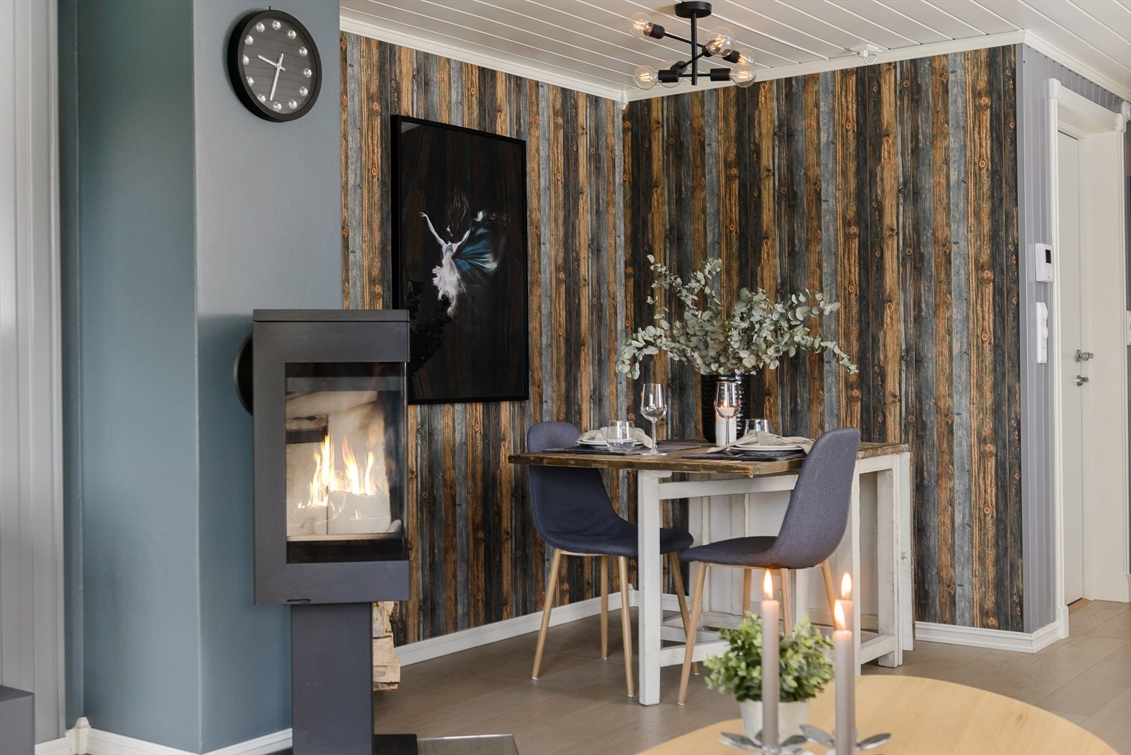 Solid vedovn som oppvarming i tillegg. Galleribilde