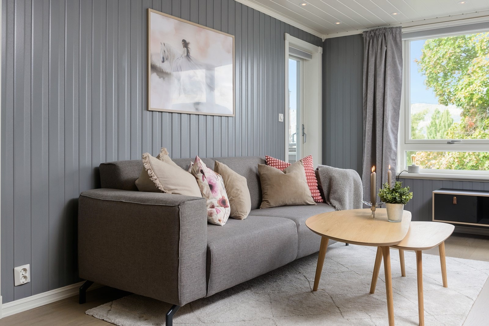 God plass til sofagruppe i stua. Galleribilde