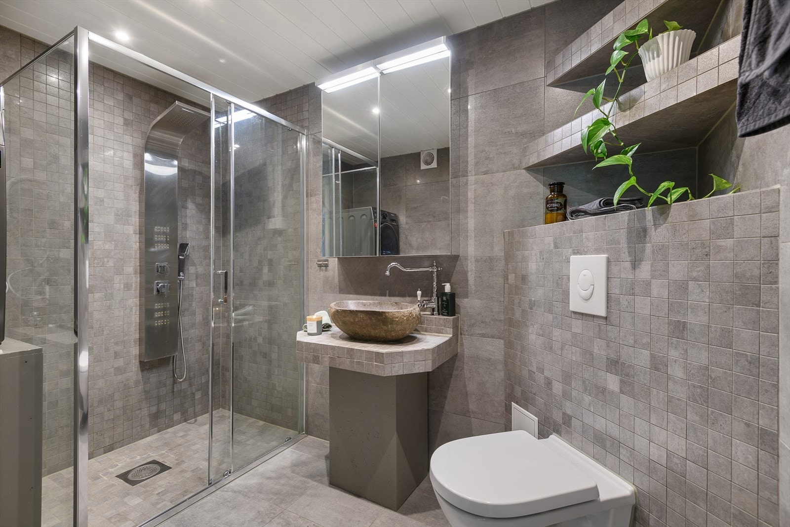 Flislagt bad med varmekabler i gulv. Galleribilde