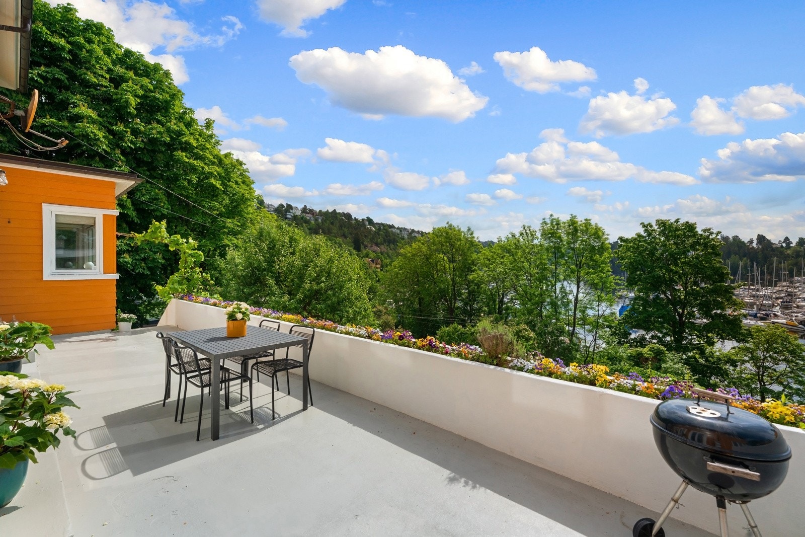 Sydvendt terrasse på ca. 25 m² Galleribilde