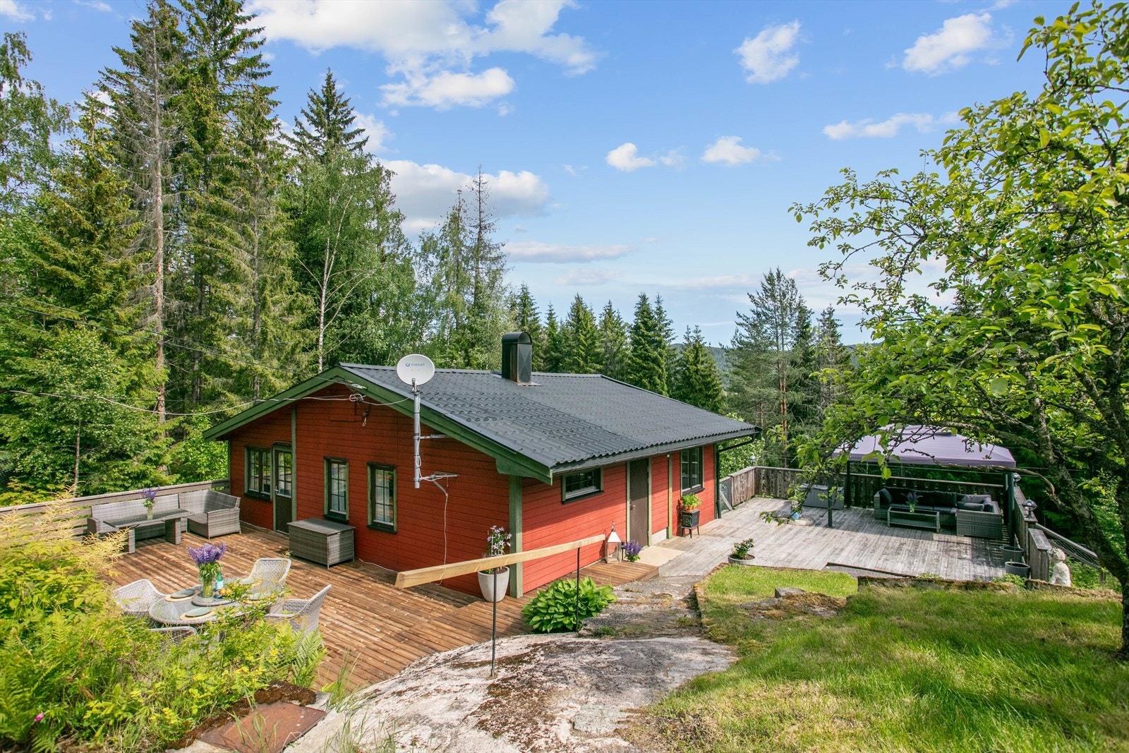 Velkommen til Fjellveien 49. Hytta er i normal god stand og har kun fått TG2 i tilstandsrapporten. Galleribilde