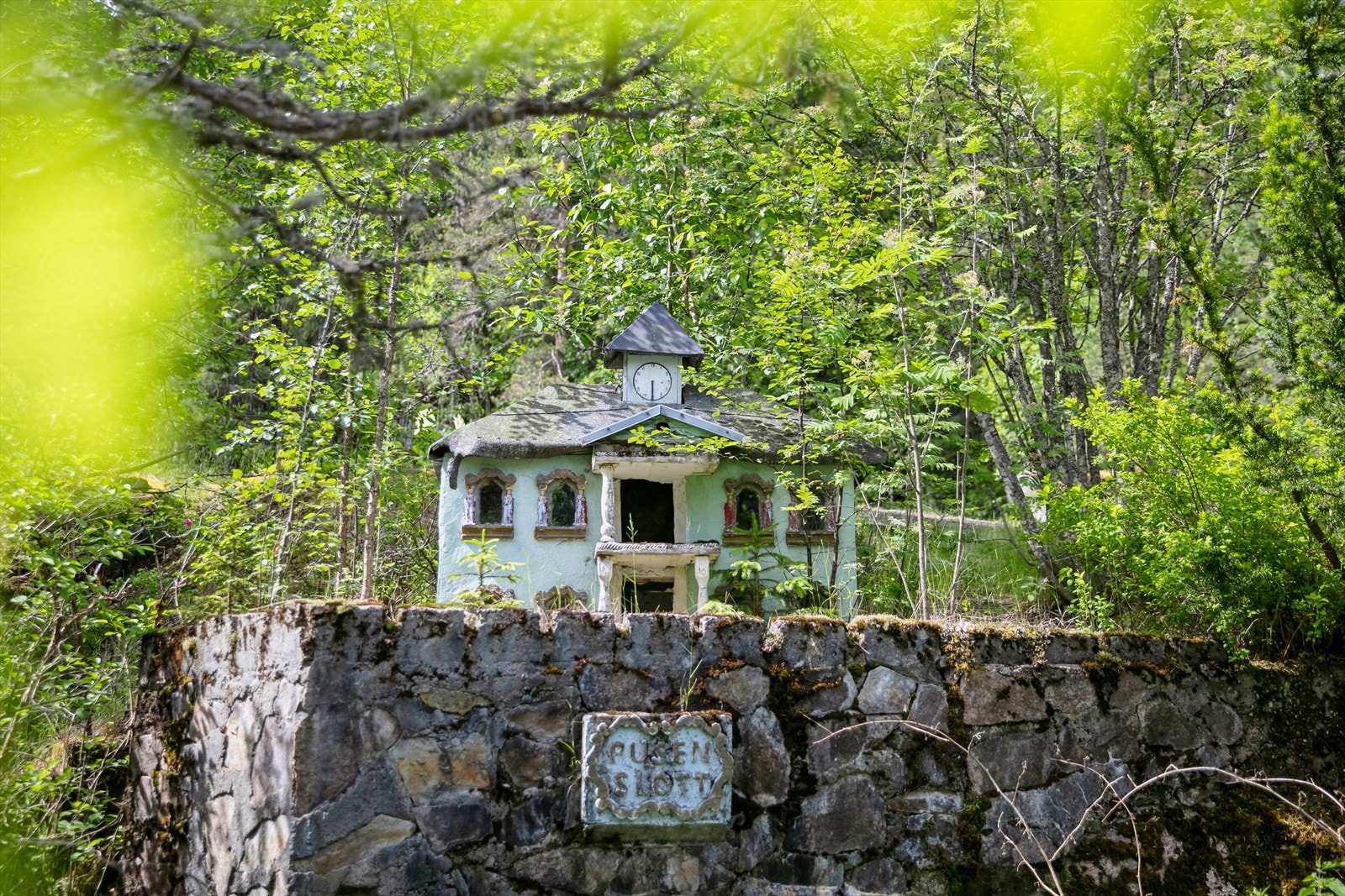 "Pusen Slott". Mon tro om Gleina hadde mange katter, for han lagde et katteslott et godt stykke inne på eiendommen. Galleribilde