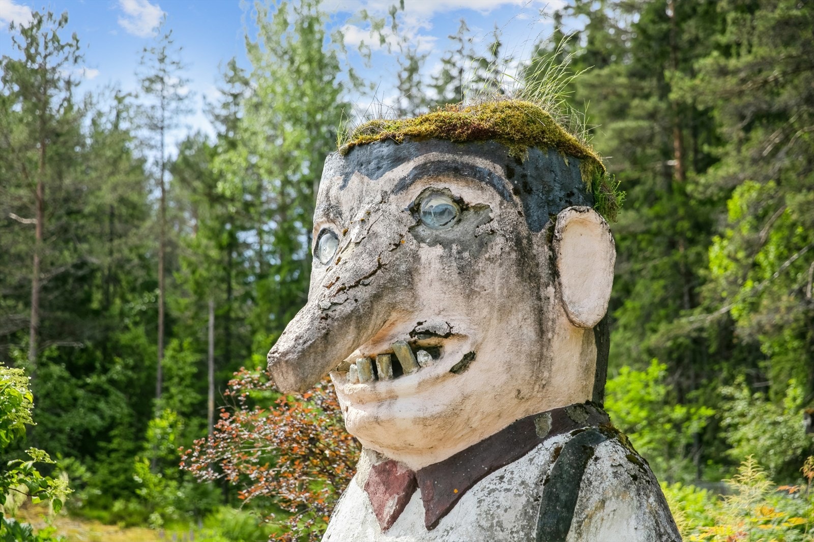 Trollet er en gammel brøovn som ikke har vært i bruk på årevis. Trollet er signaturen på denne eiendommen og eiendommen er blitt satt på kartet pga denne skulpturen. Galleribilde