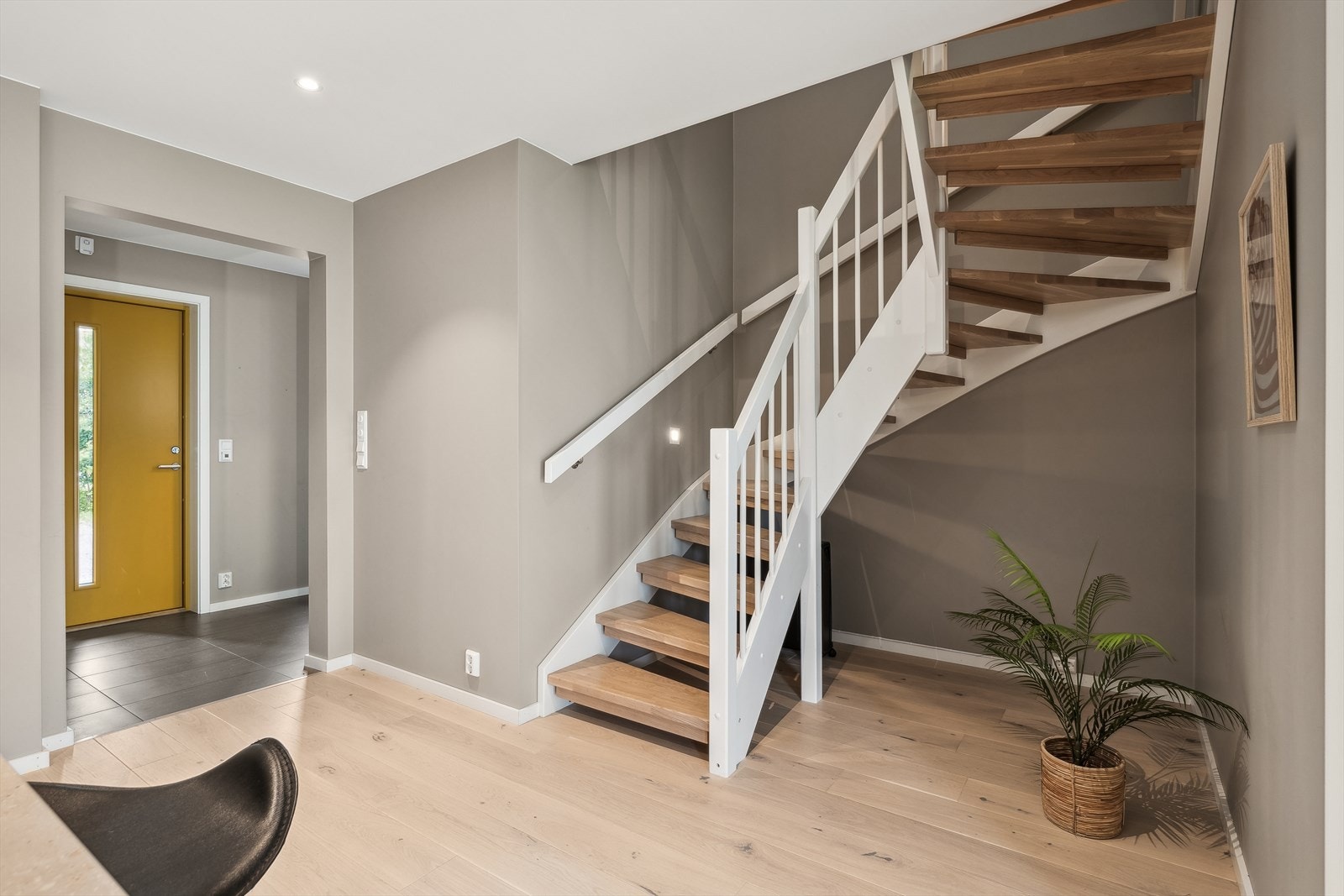 Oppgangen til soverommene som ligger i 2. etasje i boligen. Galleribilde