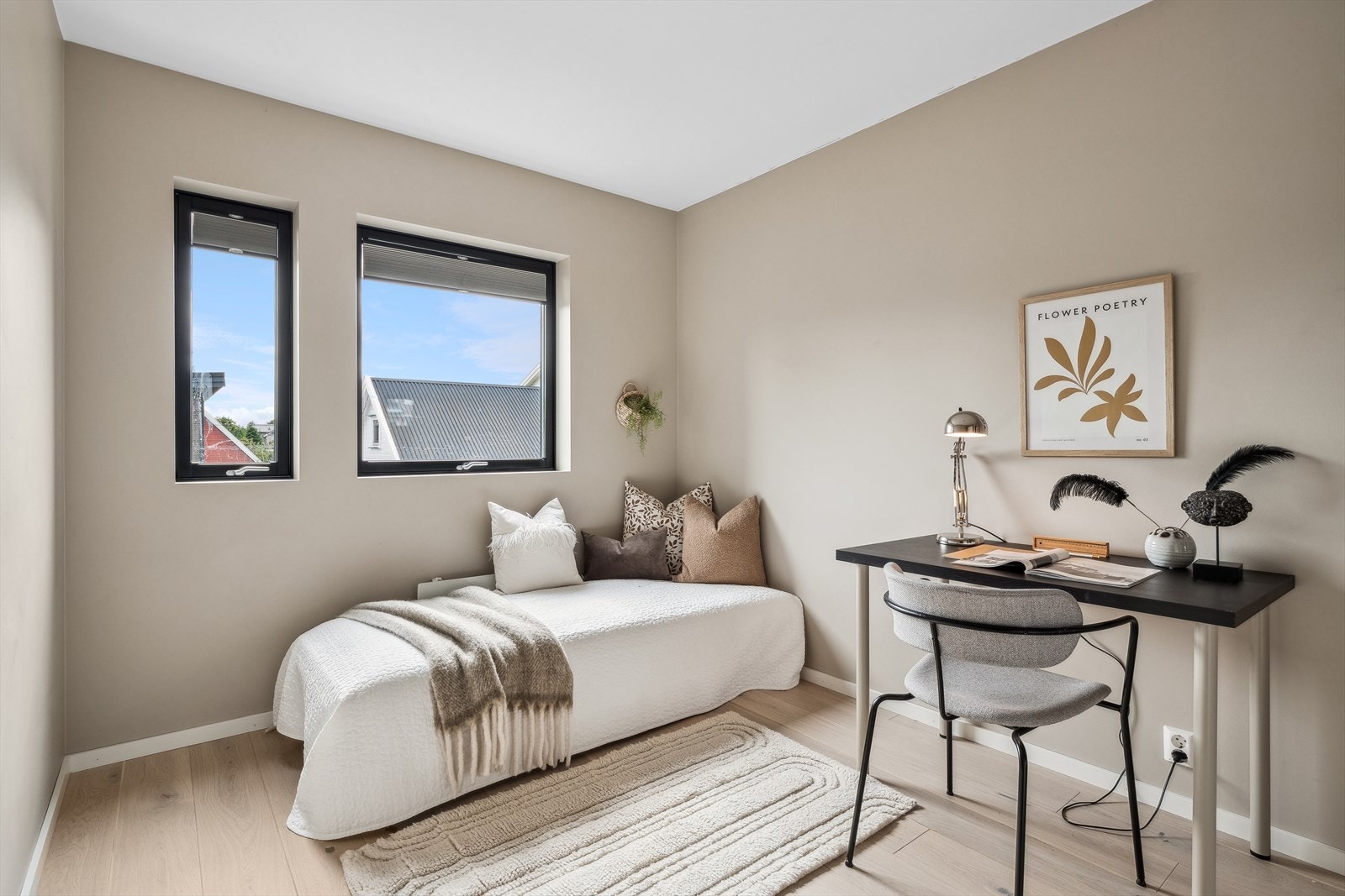 Soverom nr 2.Det er garderobeskap på alle soverommene. Galleribilde