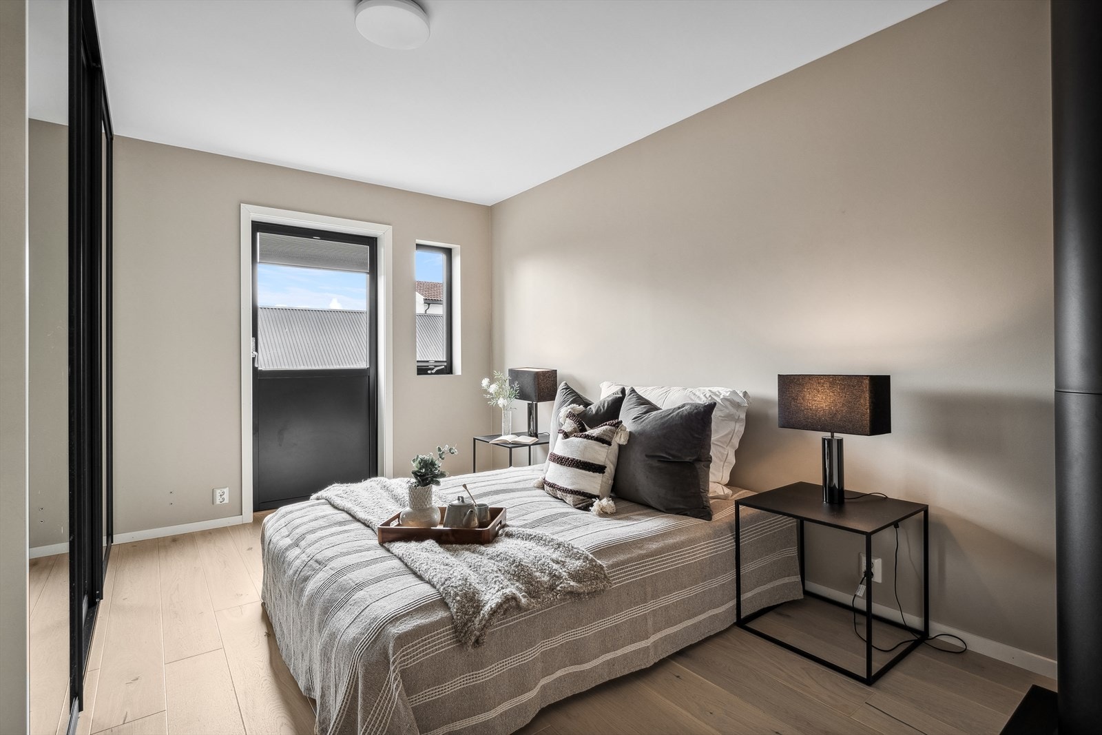 Boligen har fire innbydende soverom som ligger tilbaketrukket i andre etasje. Galleribilde