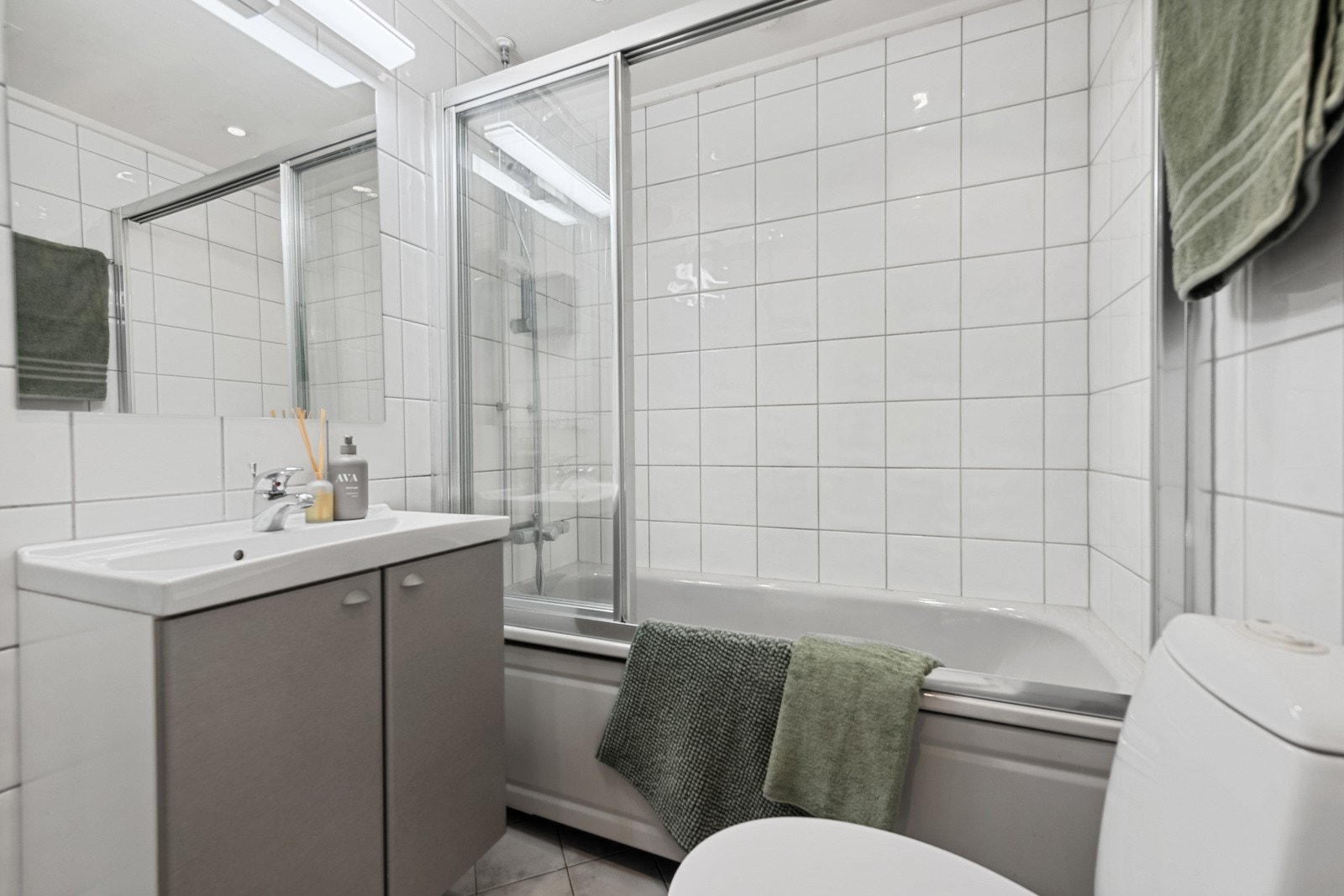 Badet ble rehabilitert i regi av brl., ferdigstilt ca i 2006, PVC sluk med klemring og membran. Galleribilde