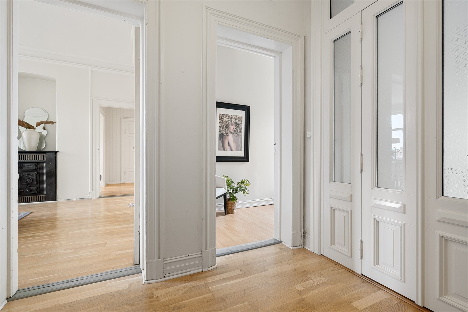 Entréen er romslig og sikrer god flyt mellom rommene i leiligheten. Galleribilde