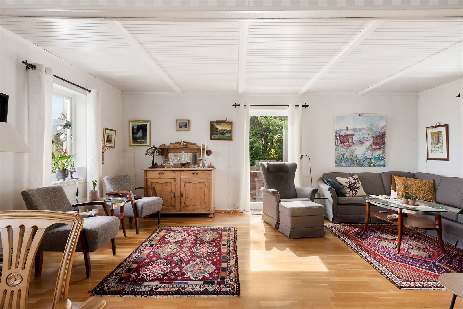 Fra stua er det utgang til en stor terrasse. Galleribilde