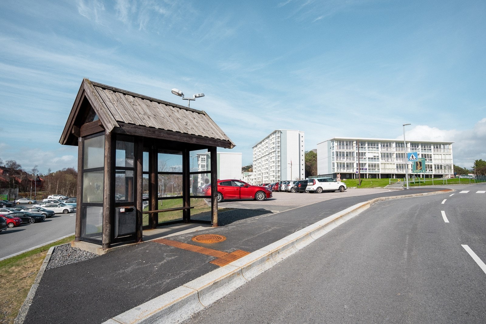 Med bussen kommer du deg til Loddefjord terminal på noen få minutterr, hvor det er et enda større busstilbud til Bergens mange bydeler Galleribilde