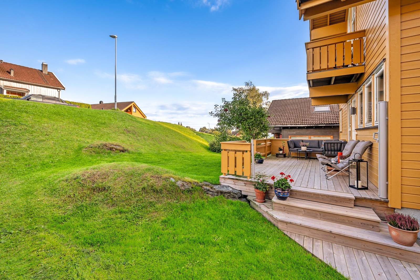 Her er det god plass til diverse utemøblement. Galleribilde