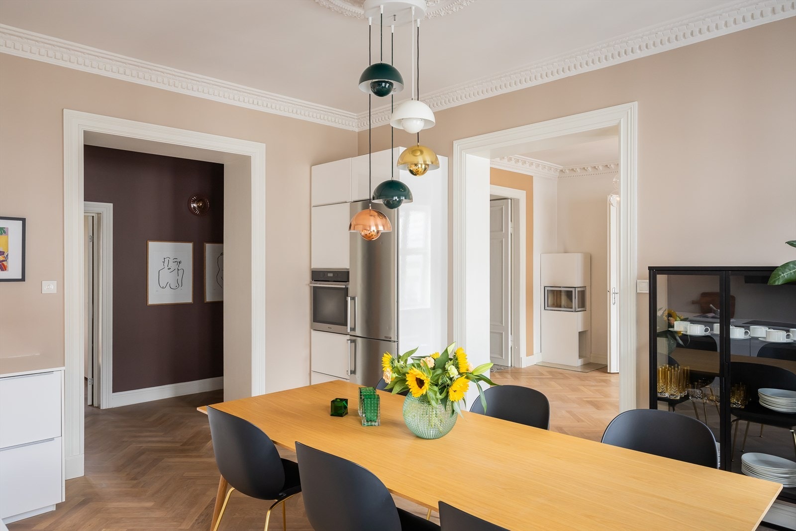 Her er det god plass til spisegruppe med plass til hele familien. Galleribilde