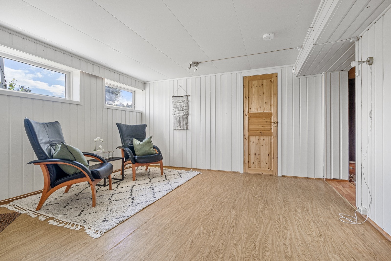 I sokkelen er det et rom som benyttes som stue. Galleribilde