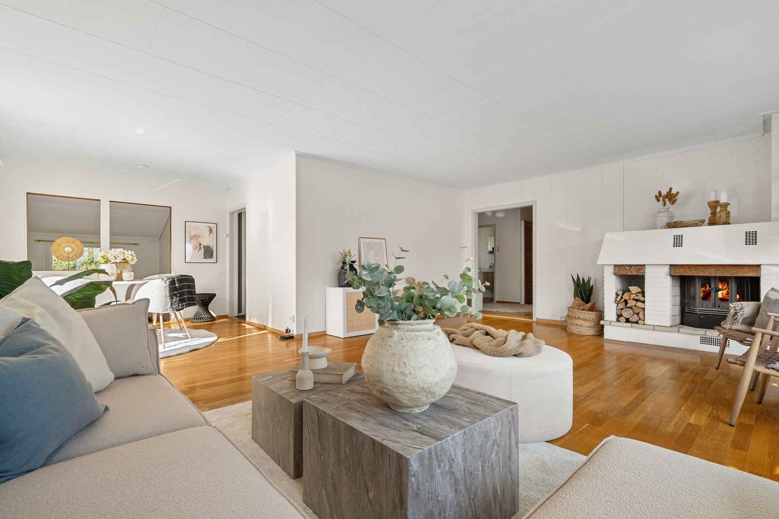 Det er god plass til sofa med tilhørende møblement. Galleribilde