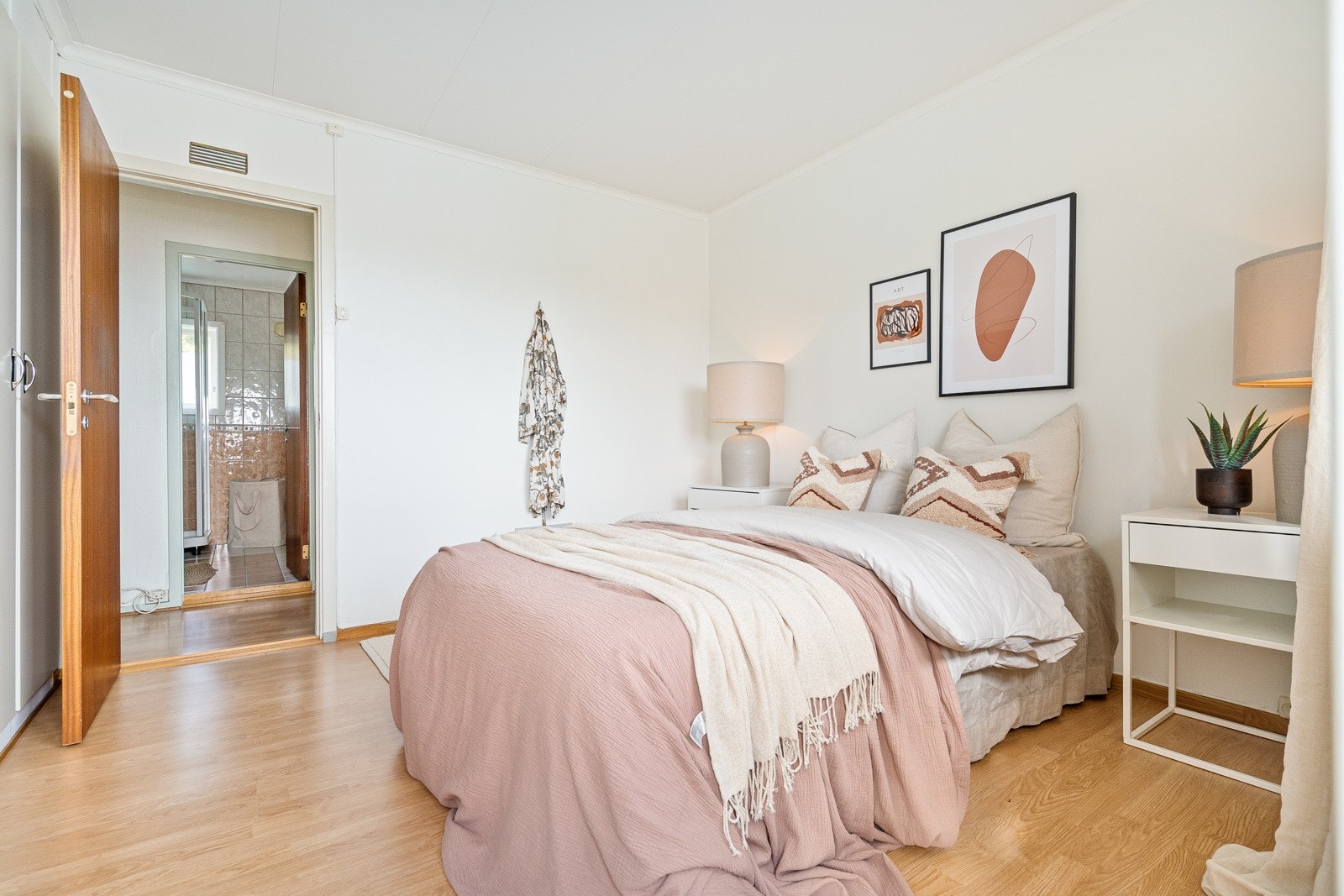 Hovedsoverommet har god plass til dobbeltseng og annet møblement. Galleribilde