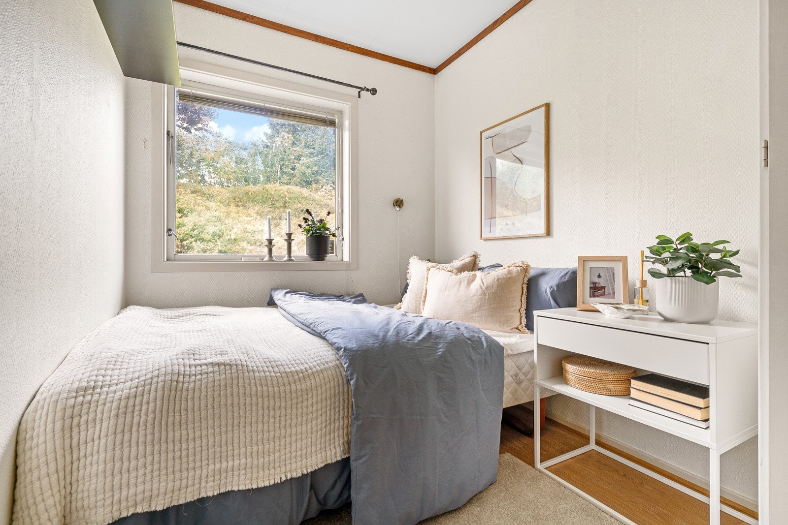 Det er tilsammen 3 soverom i boligen. Disse holder til i 1. etasje. Galleribilde