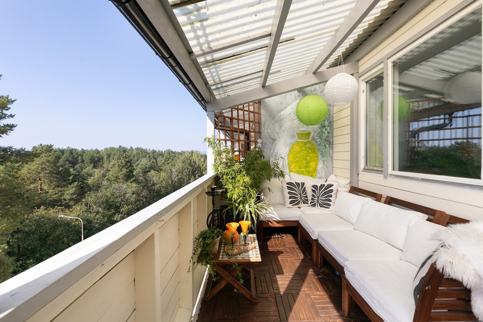 Vestvendt balkong med meget gode solforhold og utsikt Galleribilde