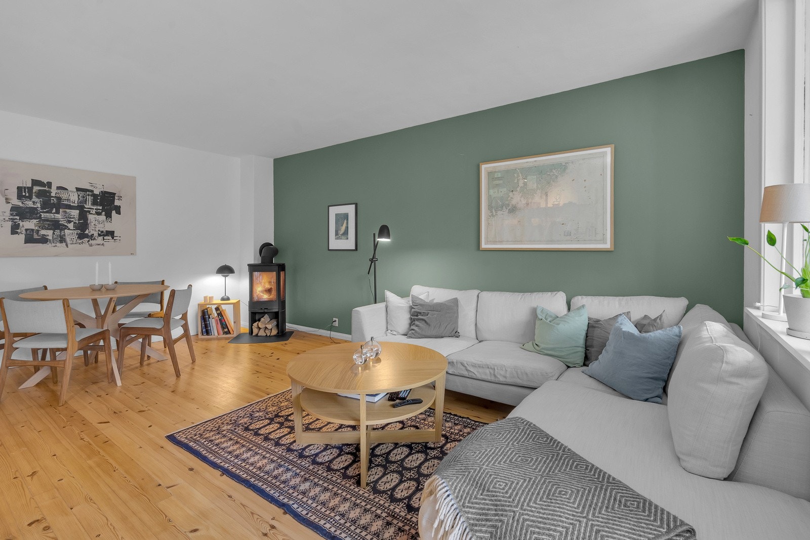 Stue med plass til spisebord Galleribilde