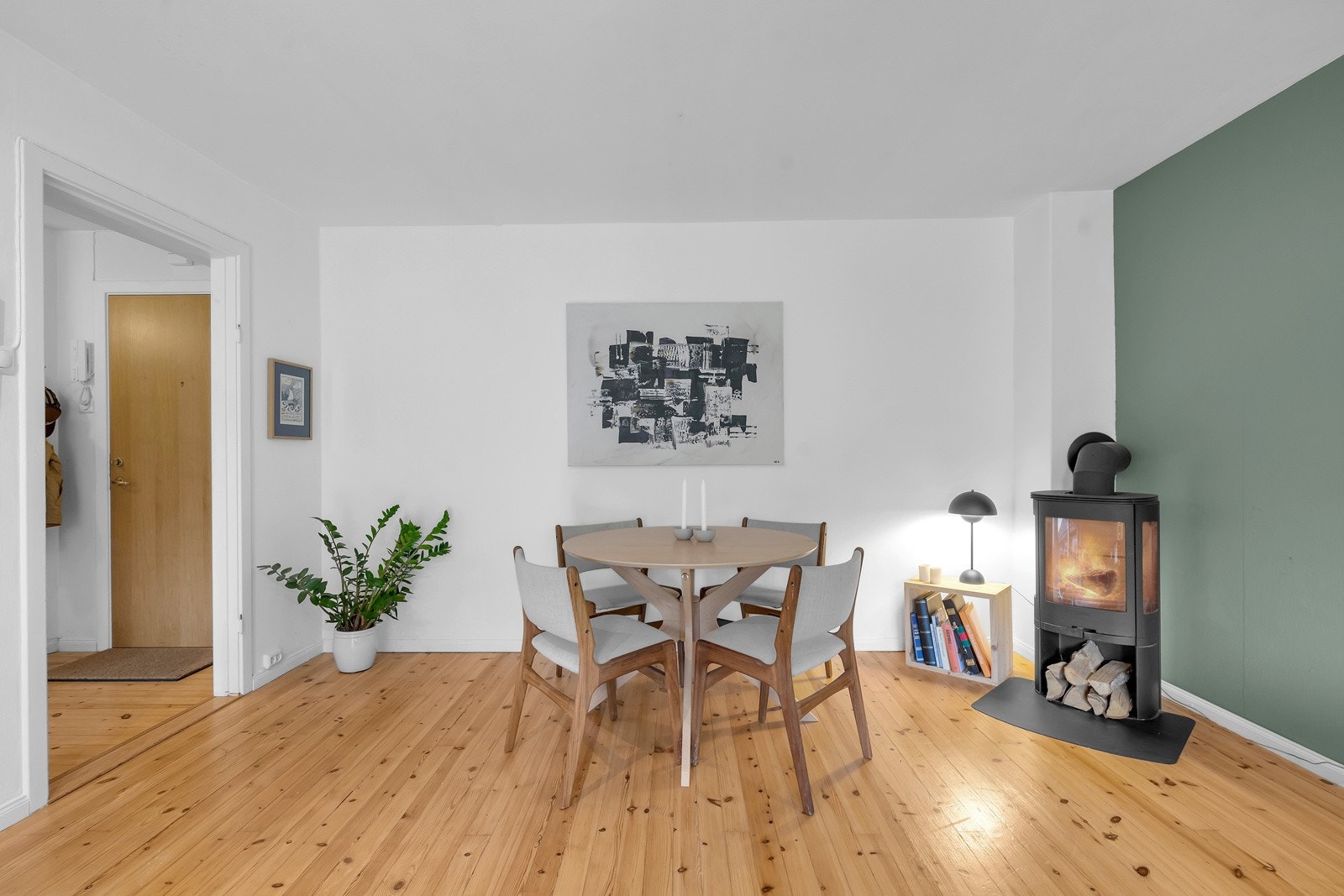 Stue med plass til spisebord Galleribilde