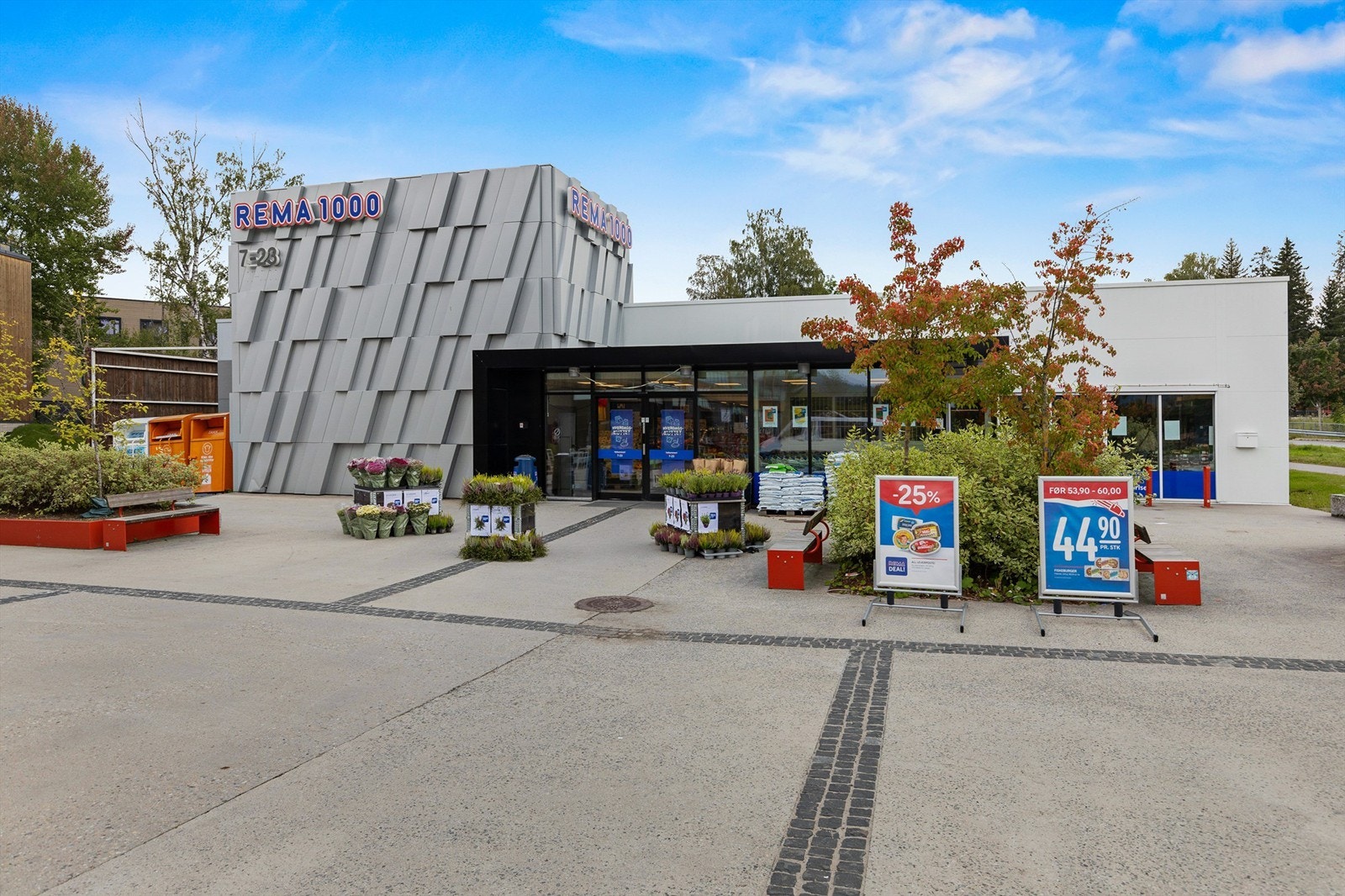 Det er kort vei til både dagligvarebutikker og andre servicetilbud. Galleribilde