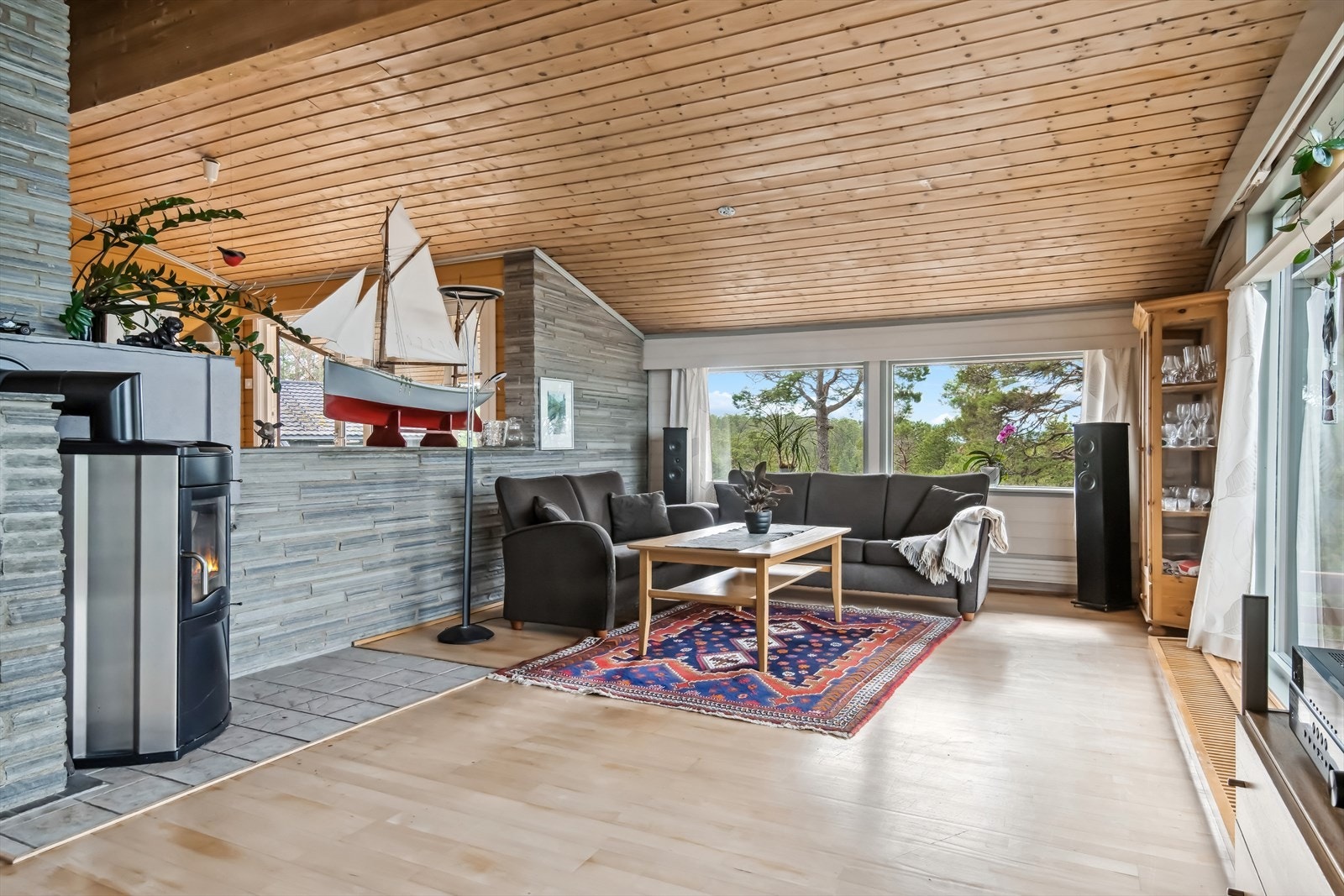 Romslig stue som er på hele 59 kvm Galleribilde