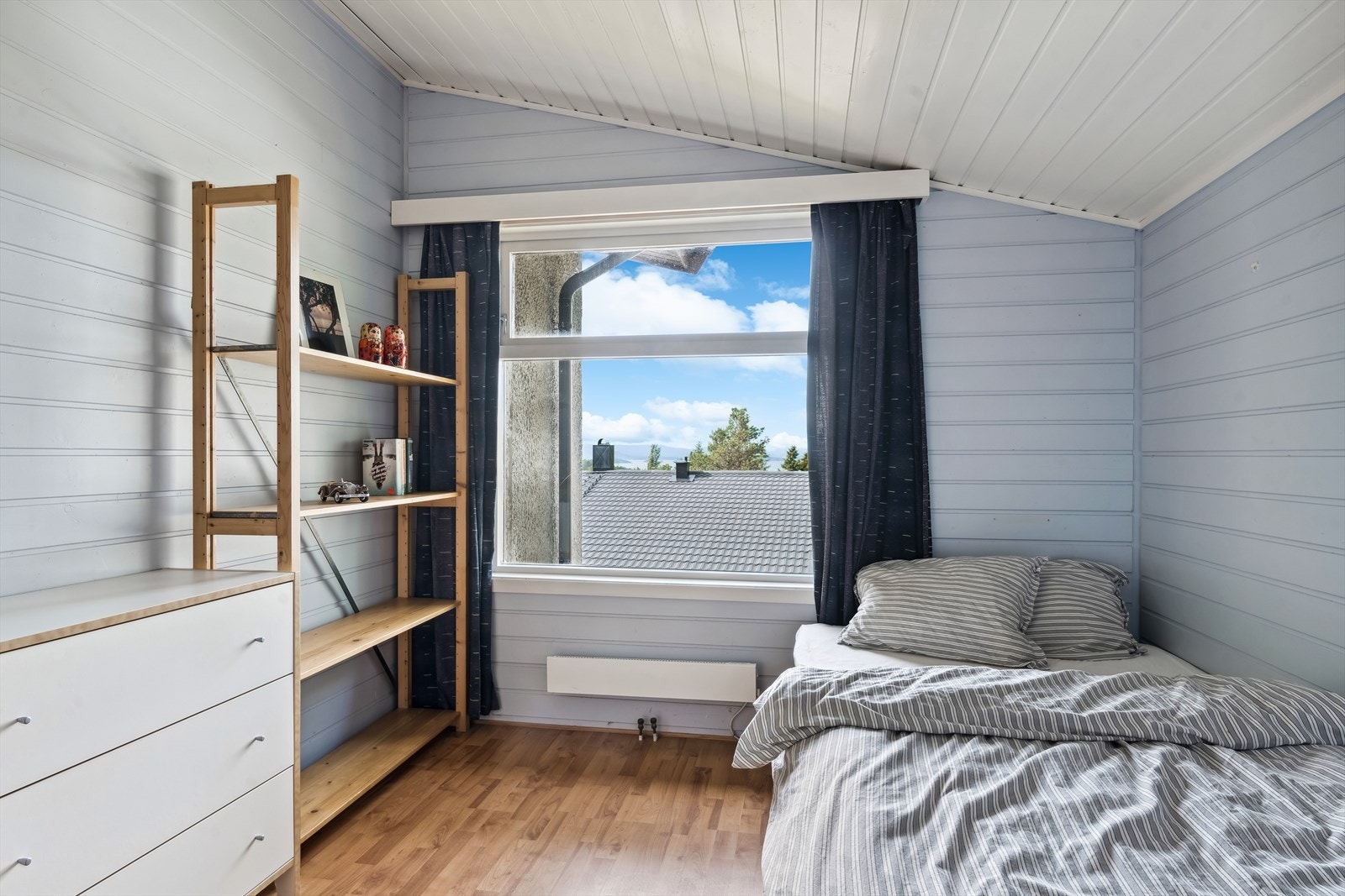 5 stk. soverom i boligen. De er fra ca. 7 kvm opp til 13,5 kvm. Galleribilde