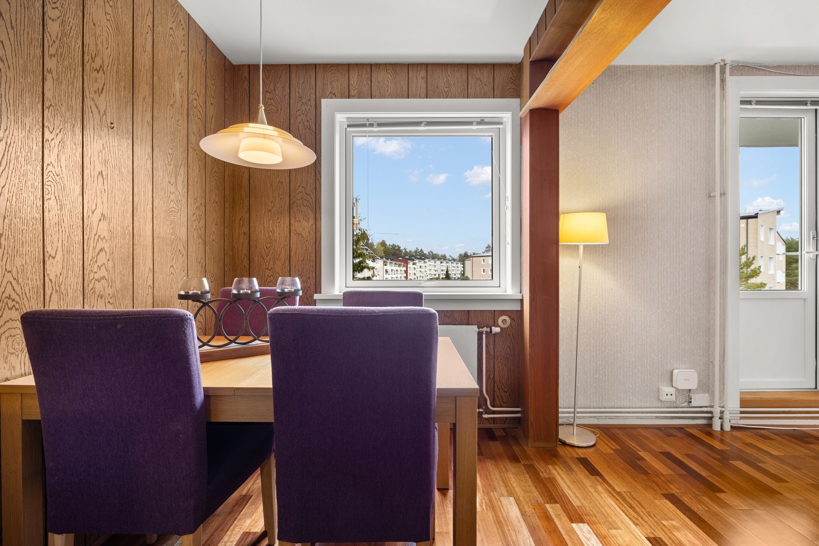 Det er også god plass til spisebord i tilknytning til kjøkkenet Galleribilde
