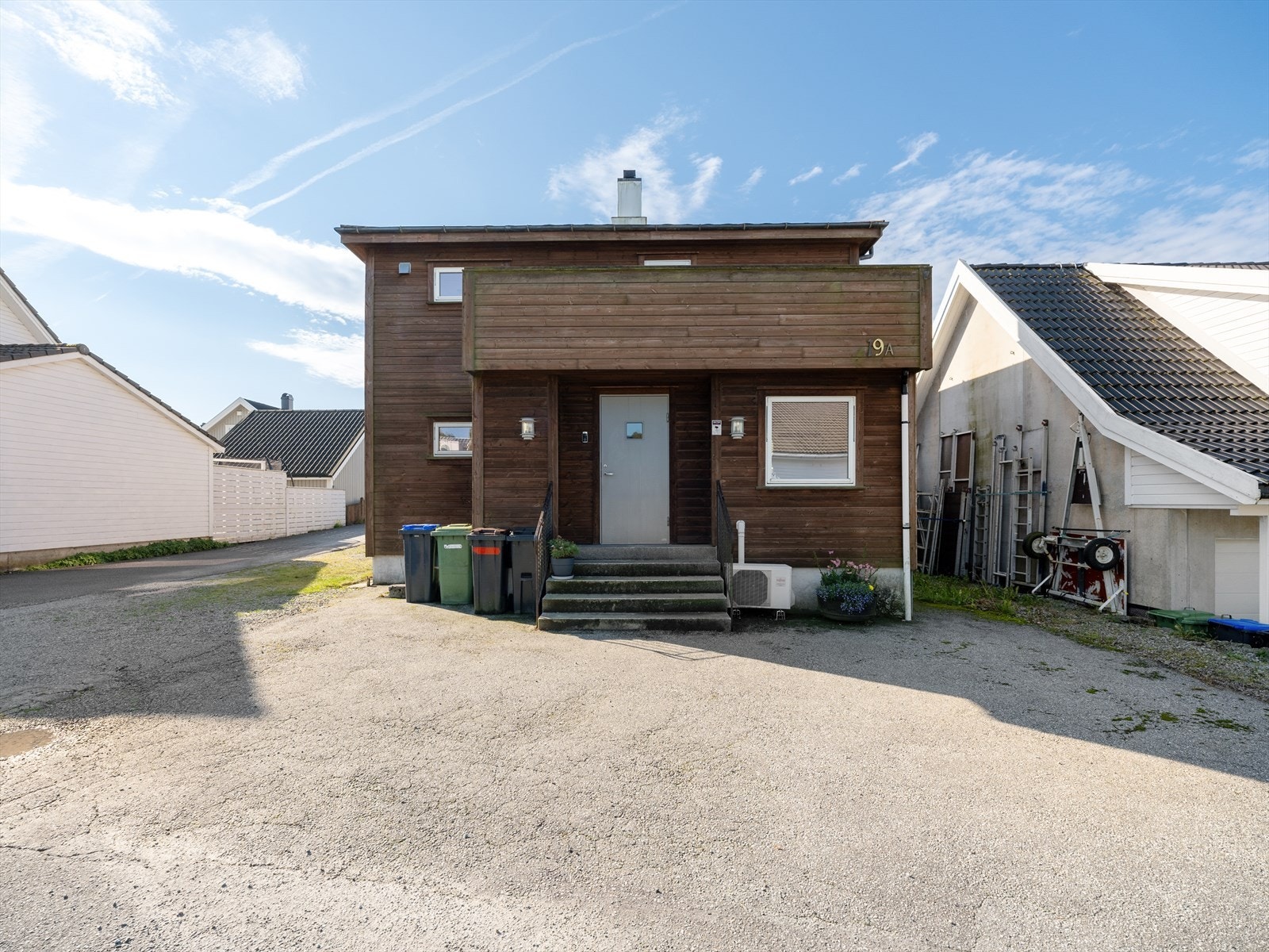 Enkel adkomst fra gårdsrom Galleribilde