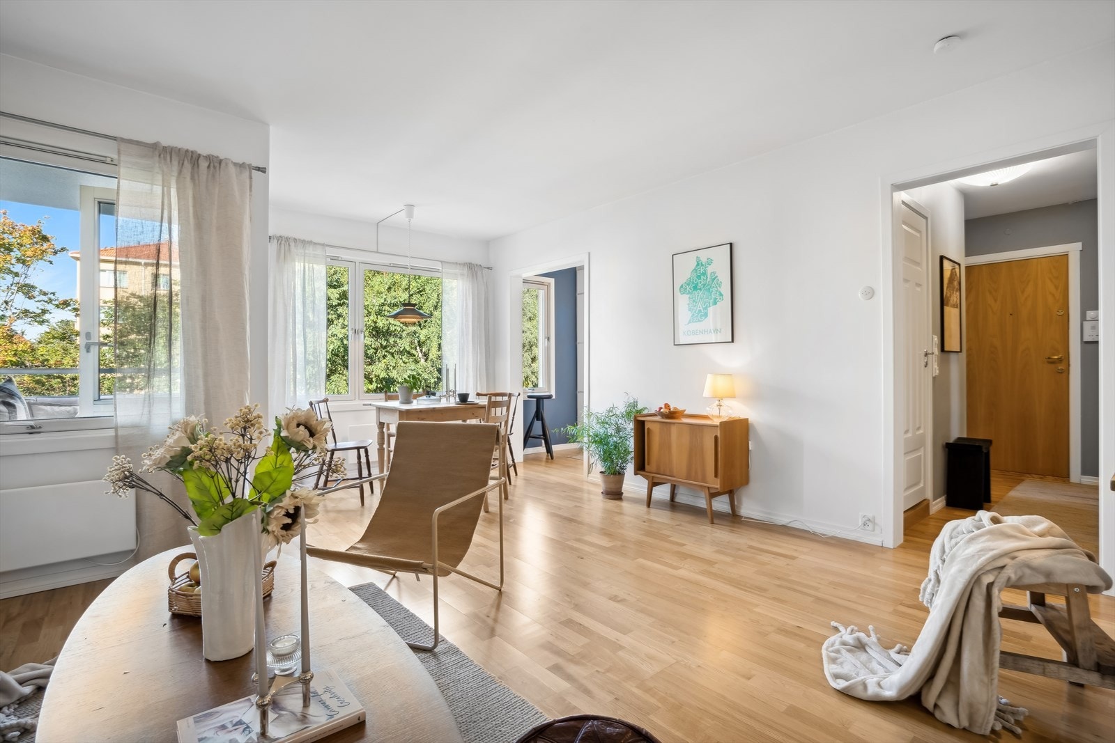 Stuen har plass til flere møbleringsmuligheter for å skape den stuen du selv ønsker. Galleribilde