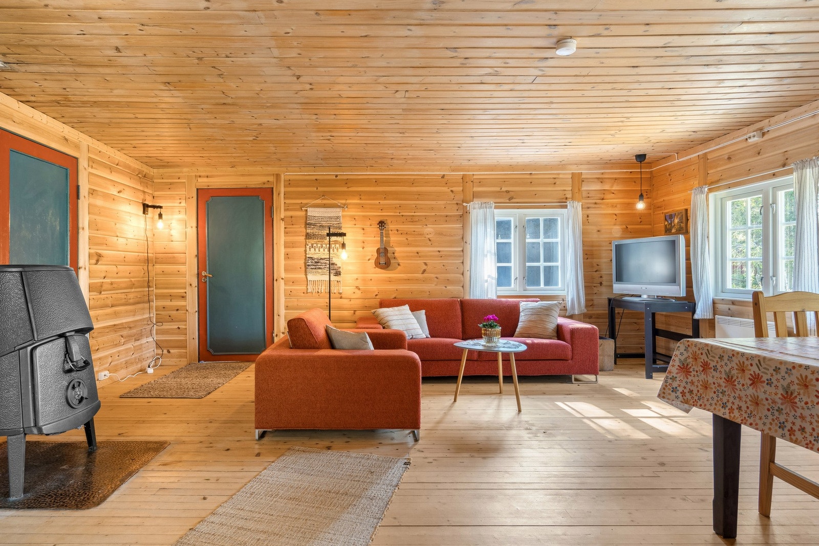 Romslig stue/kjøkkenløsning på 32 kvm. Galleribilde