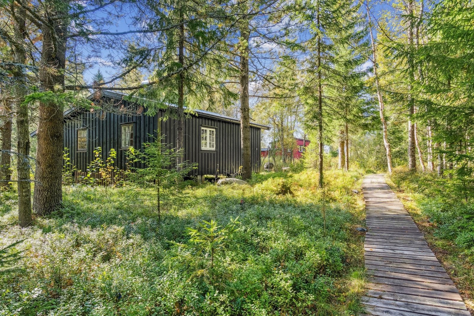 En pen og sjarmerende hytte beliggende i naturskjønne omgivelser. Galleribilde