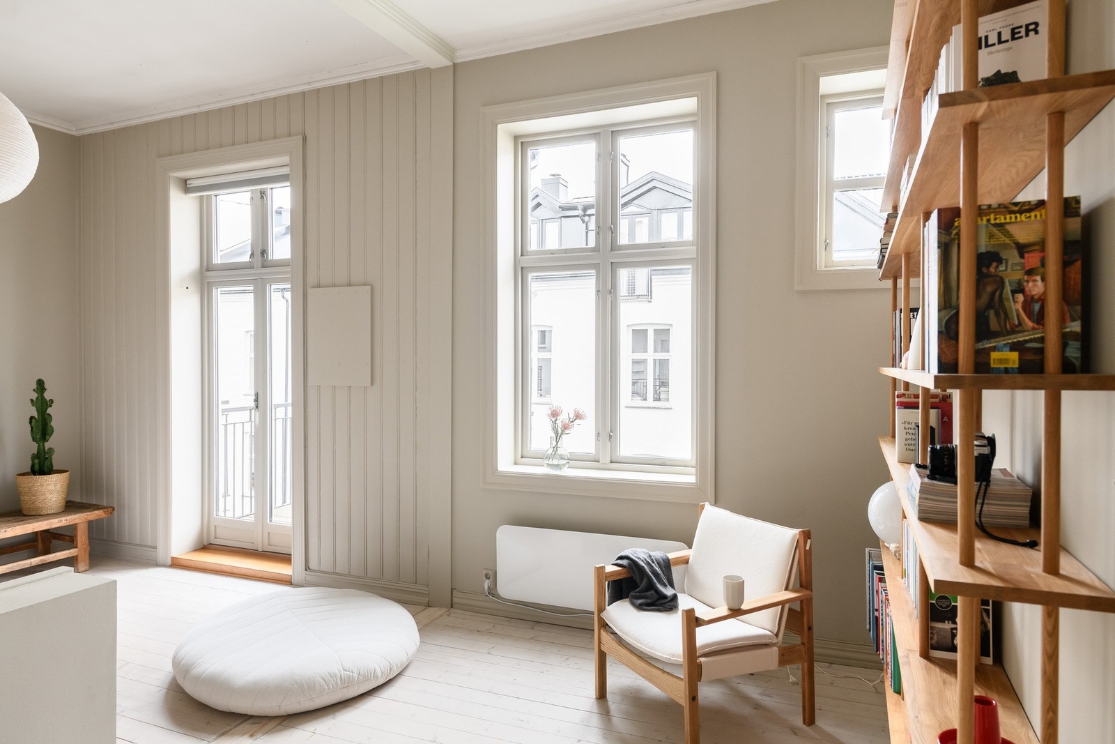 Det store soverommet var tidligere to rom, en løsning som enkelt kan tilbakeføres ved å sette opp en lettvegg. Galleribilde