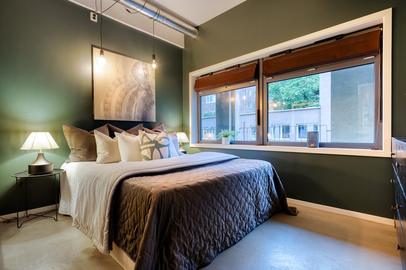 Leilighetens soverom er av god størrelse og oppleves som svært luftig. Galleribilde