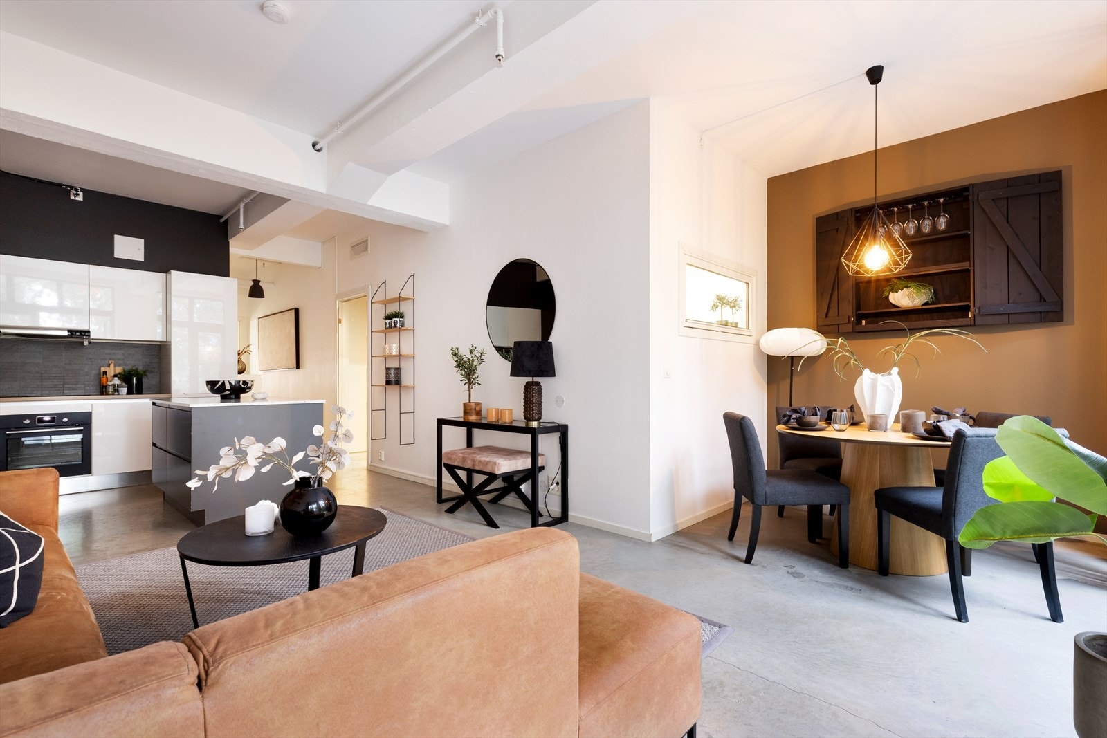 Her kan du invitere til store middager og ta imot mange gjester. Galleribilde