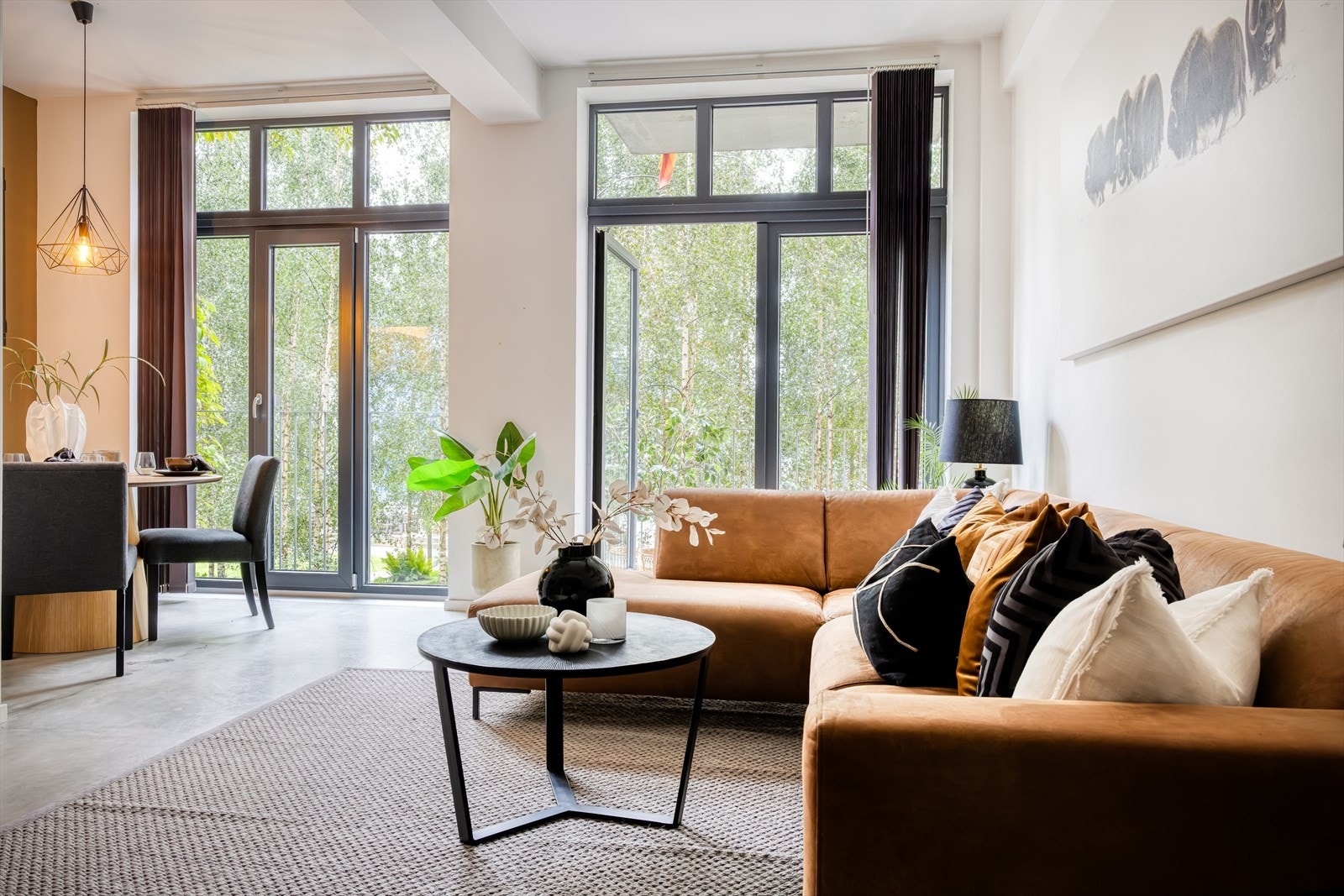 Tidsriktige farge- og materialvalg kombinert med god takhøyde gir et fantastisk resultat. Galleribilde