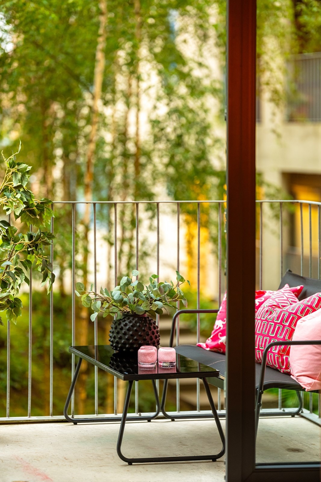 Her er det god plass til en sittebenk eller sittegruppe, samt grill og beplantning. Galleribilde