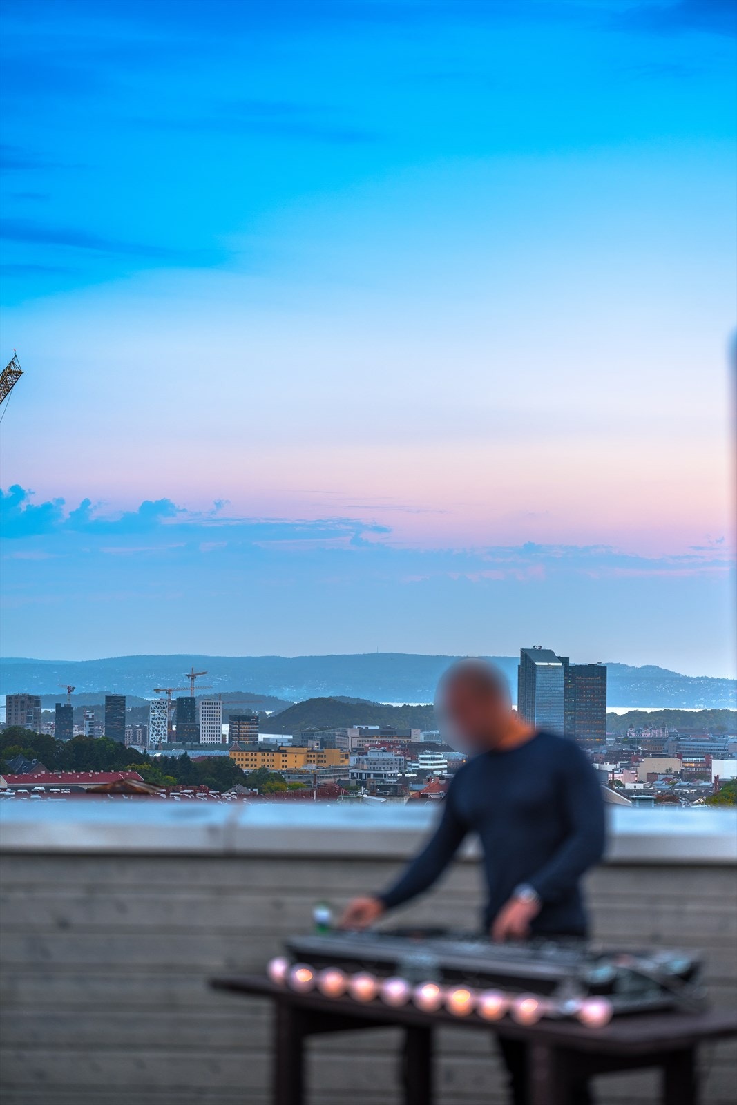 En av Oslos råeste takterrasser! Her bor du skjermet, men samtidig med nærhet til "alt" Oslo har å by på! Galleribilde