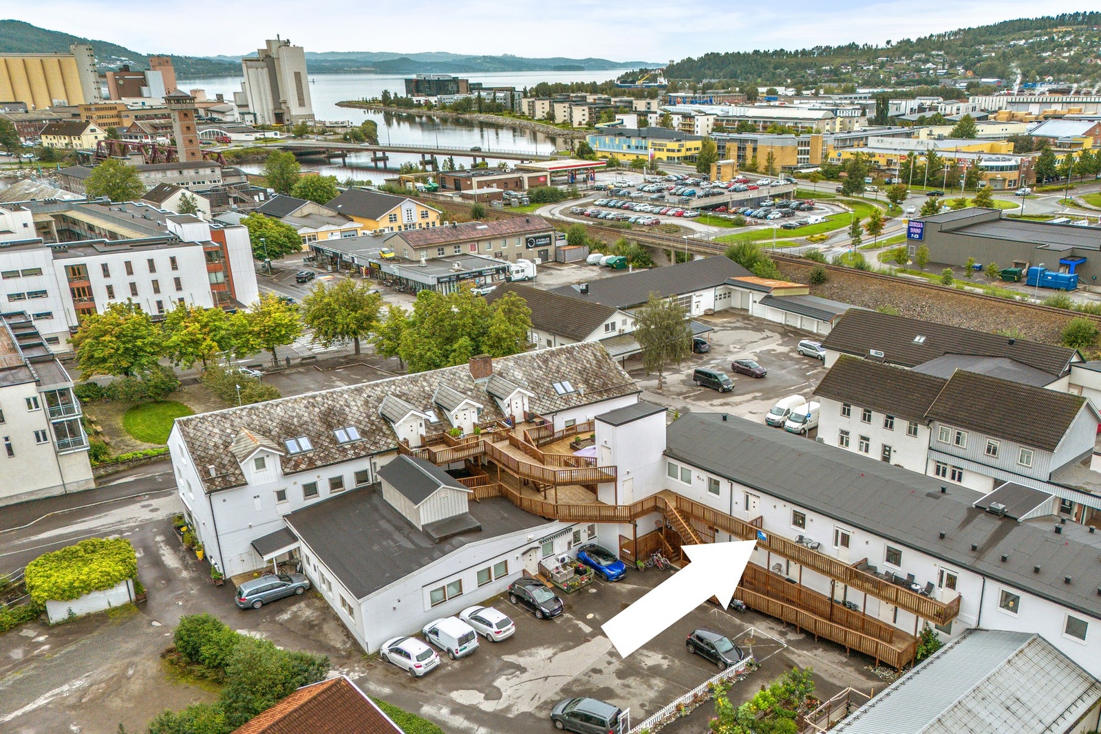Lys og trivelig leilighet i 2. etg med sentral beliggenhet! Galleribilde