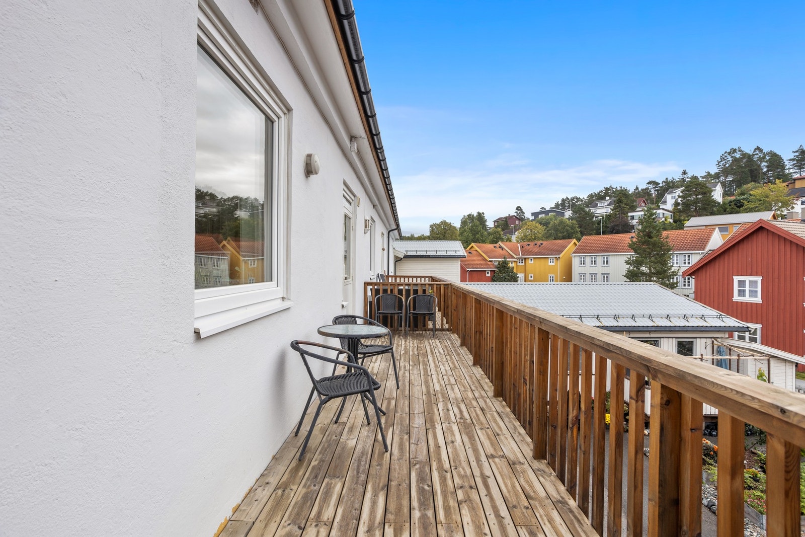Terrasse i tilknytning til inngangsparti Galleribilde