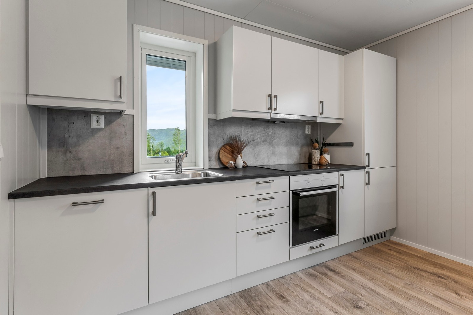 Kjøkken med integrerte hvitevarer Galleribilde