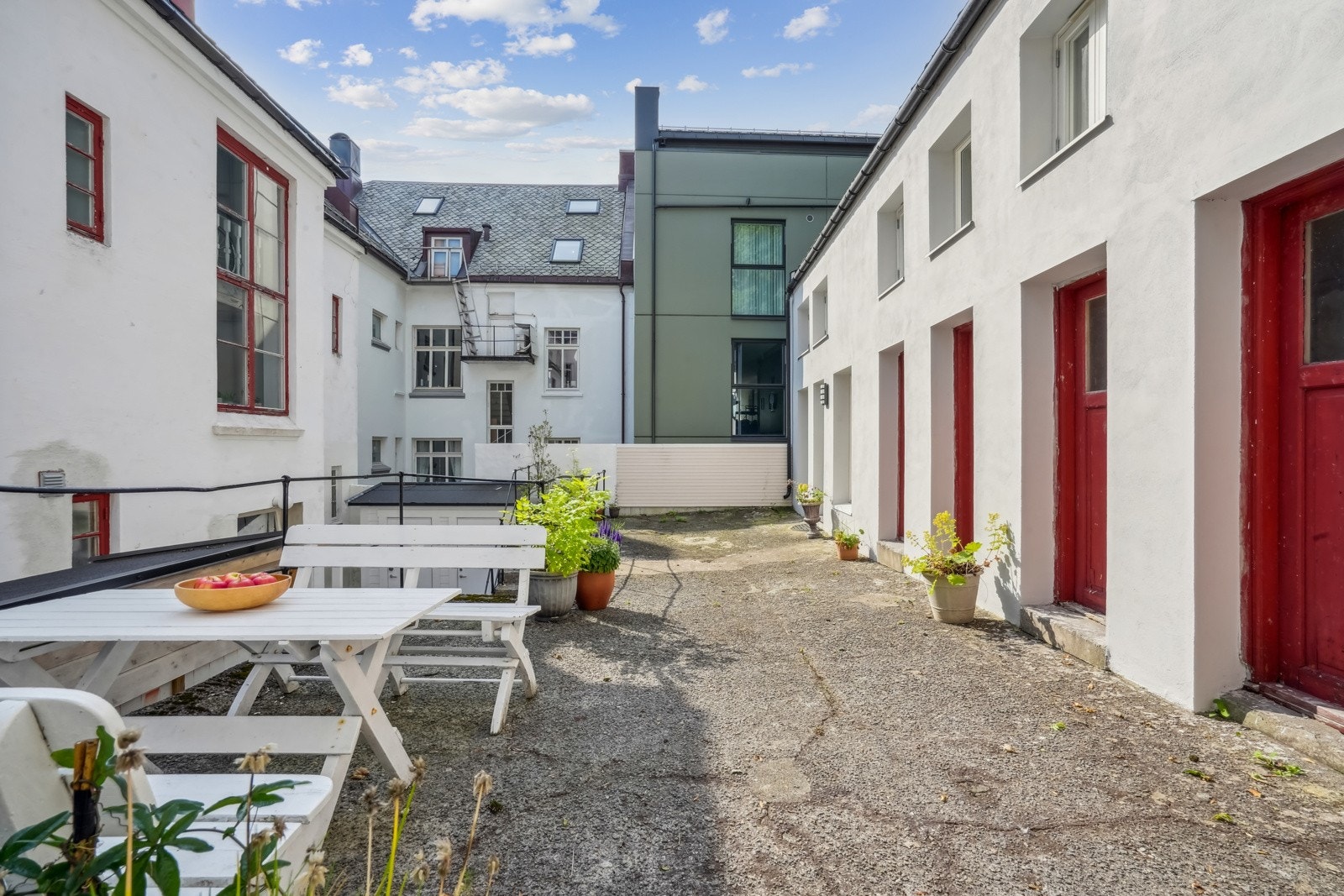 Trivelig felles bakgård med enkel adkomst Galleribilde