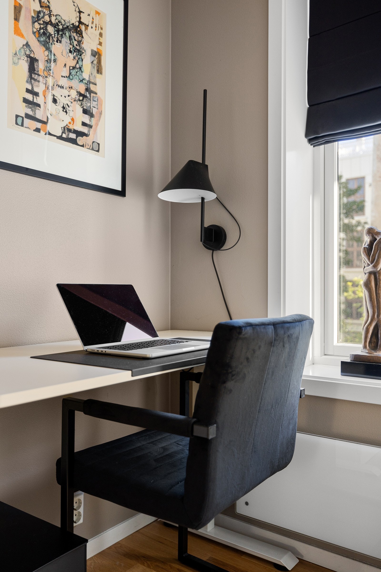 Romløsningen gjør det enkelt å sette opp en hjemmekontorplass med gode arbeidsforhold. Galleribilde