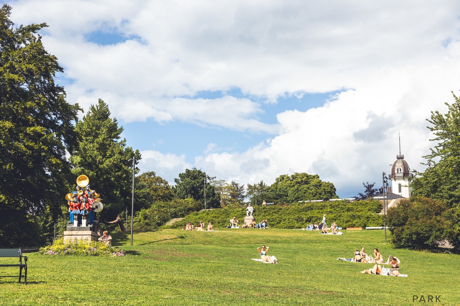 Med St. Hanshaugen park som nærmeste nabo har du tilgang til flotte grøntområder for turgåing, avslapning eller piknik på sommerstid Galleribilde