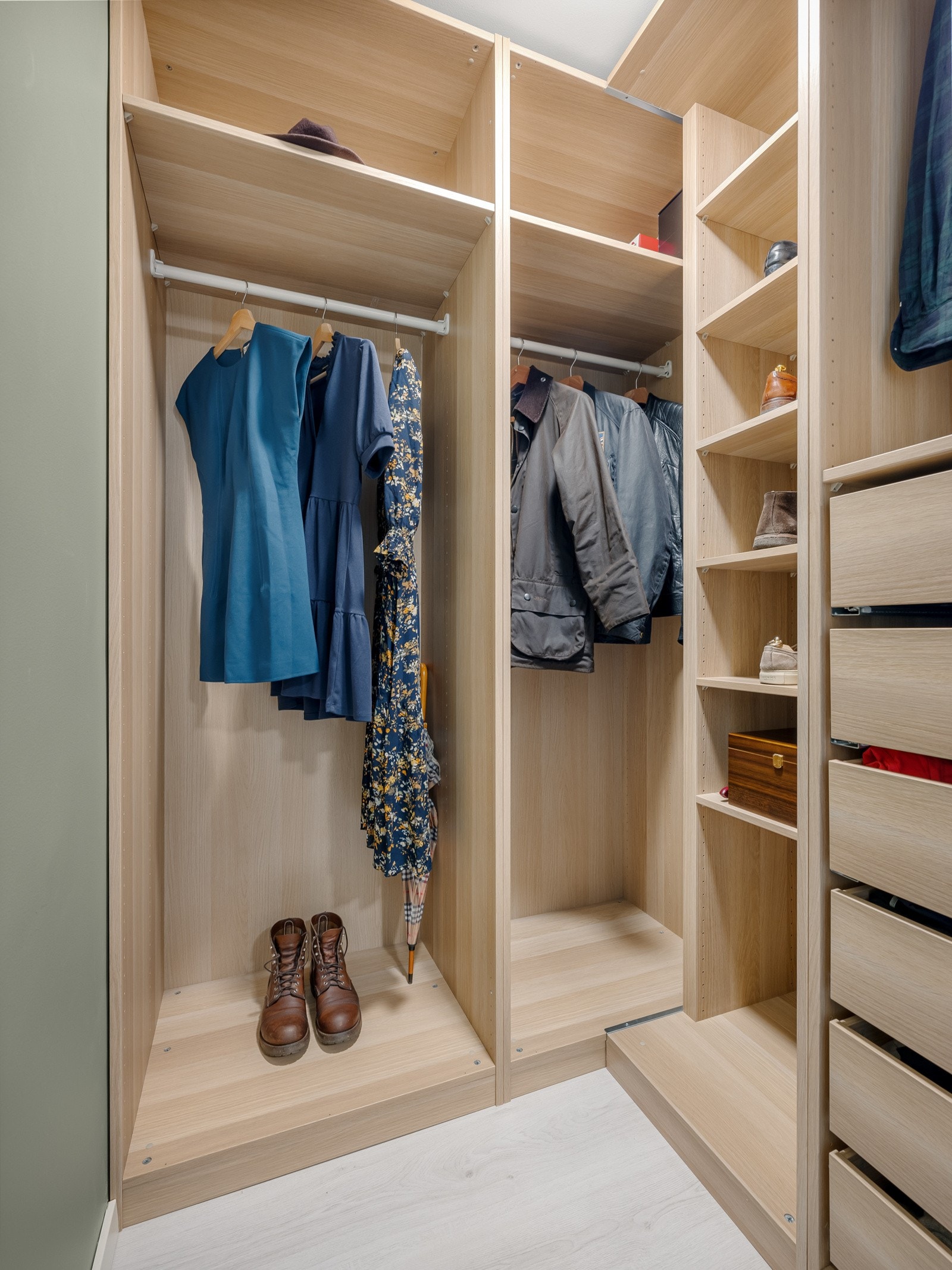 Godt med lagringsplass i entré Galleribilde