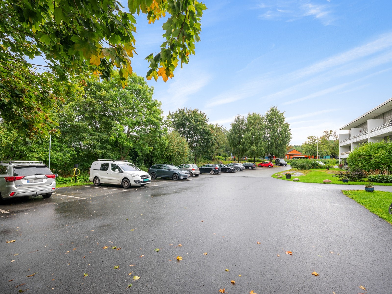 Felles biloppstillingsplass for borettslaget Galleribilde