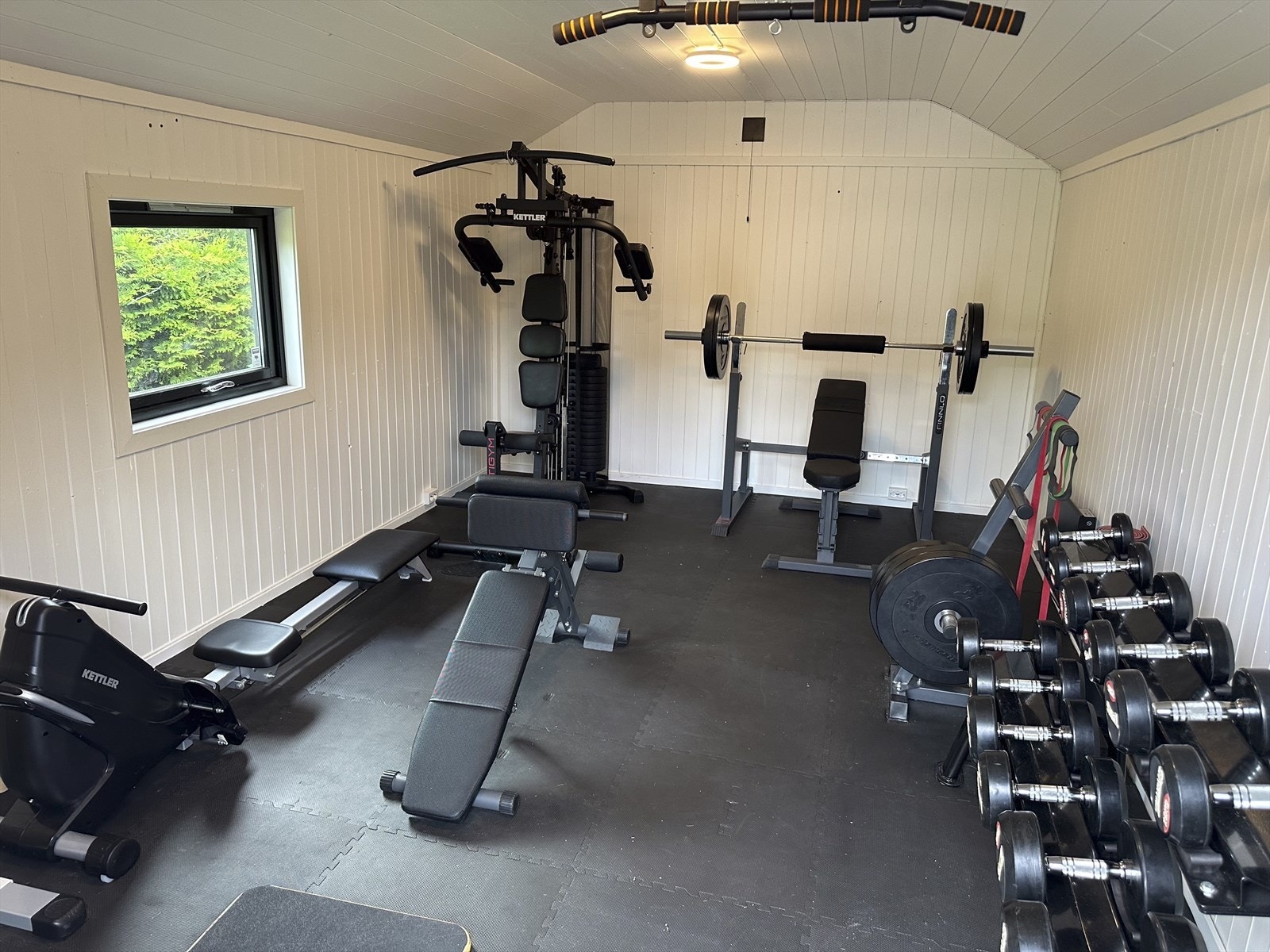 Treningsrom i den opprinnelige garasjen Galleribilde