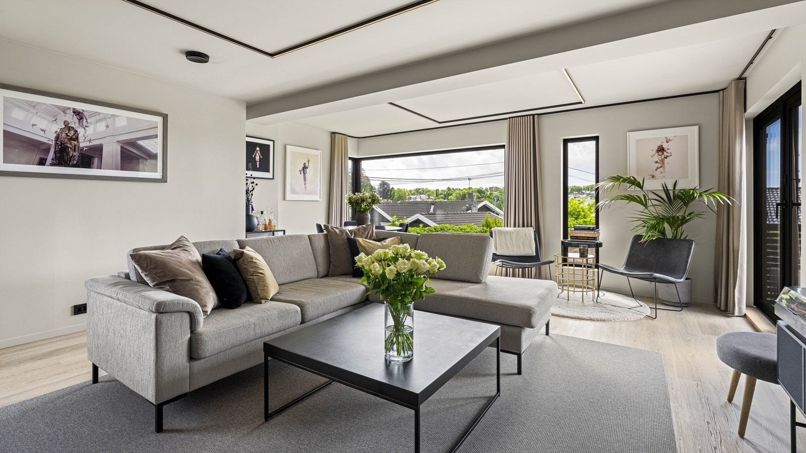 Fra stuen er det utgang til hagen Galleribilde