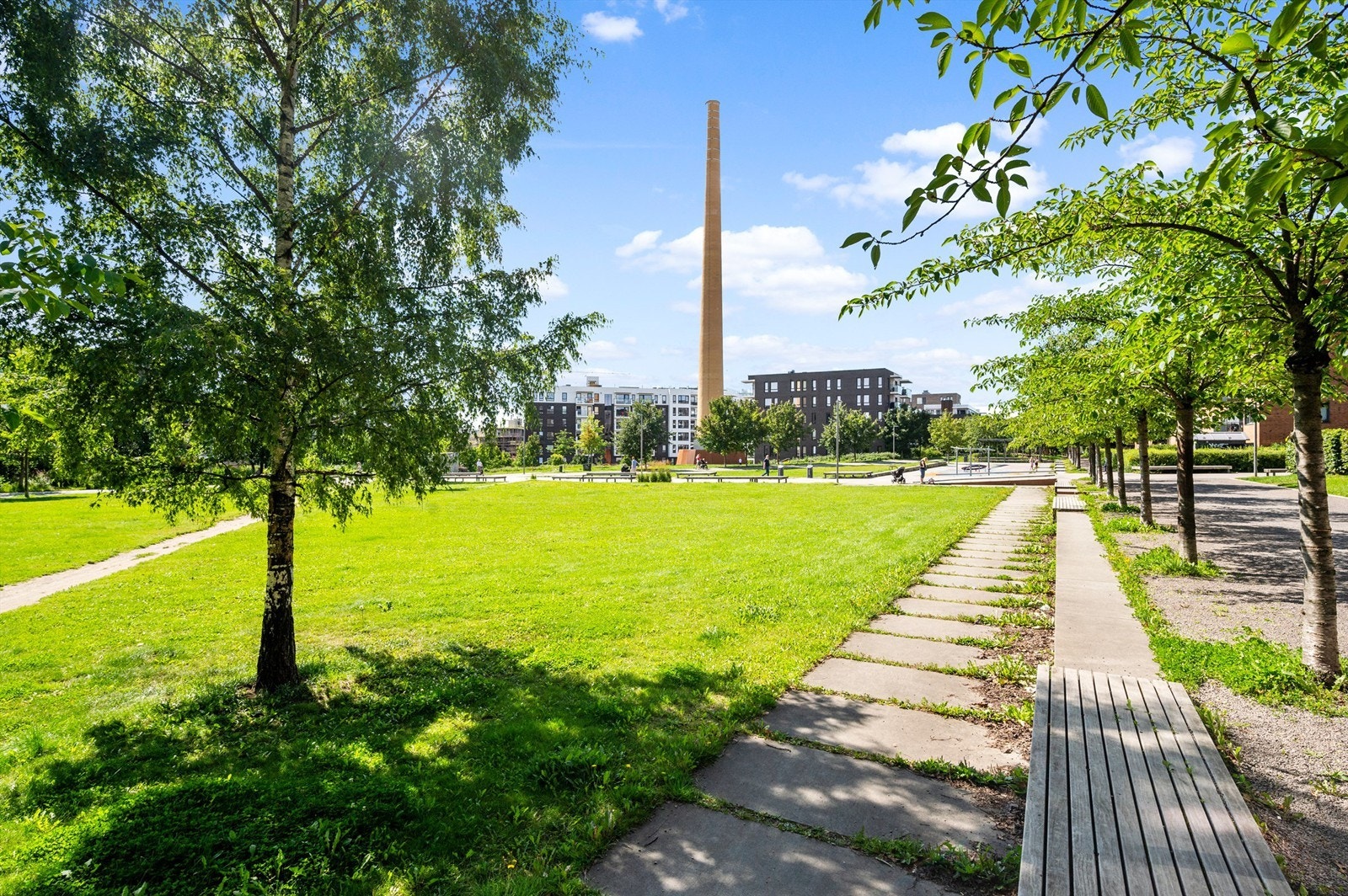 Store flotte grøntområder og rekreasjonsmuligheter med bl.a. Tidemannsparken, Valle Hovin med andedammen, Hasleparken ved Hasle kirke, Tøyenparken, Kampen Park og Botanisk hage. Galleribilde