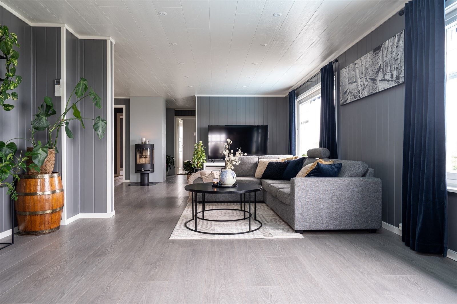 Svært god planløsning med store vindusflater som gir rikelig med naturlig lysinnslipp. Galleribilde