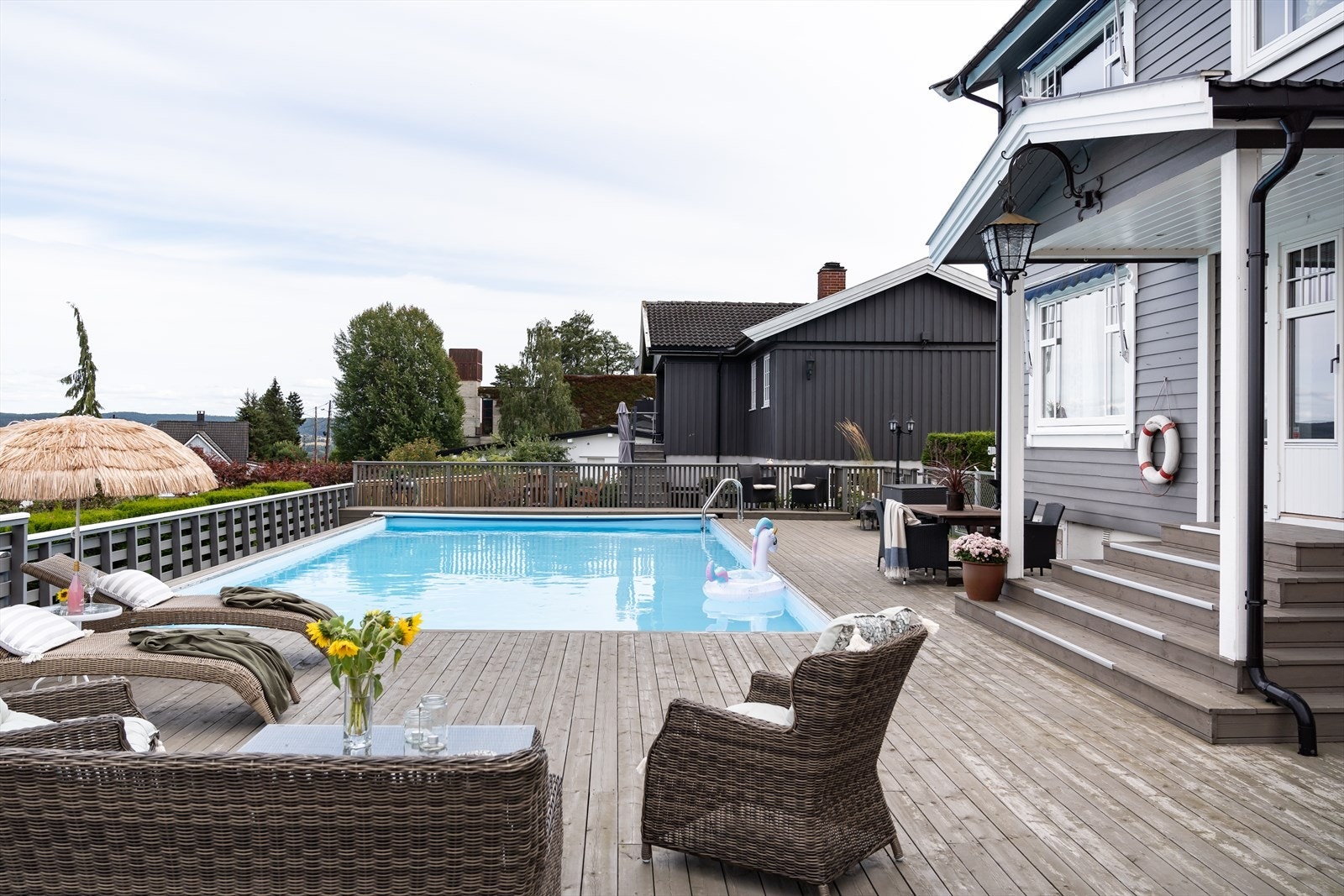 Her kan du nyte utsikt, sol og lange sommerdager med hele famile- og vennekretsen. Galleribilde